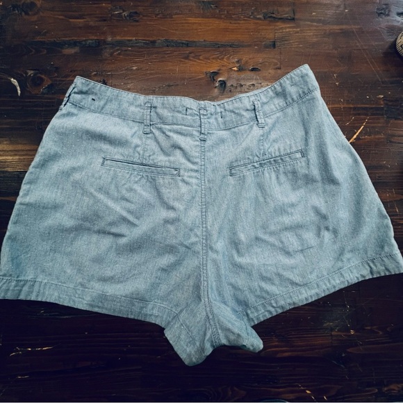 Abercrombie & Fitch Chambray Blue Women's Shorts size Large 100% Cotton EC - Picture 2 of 7
